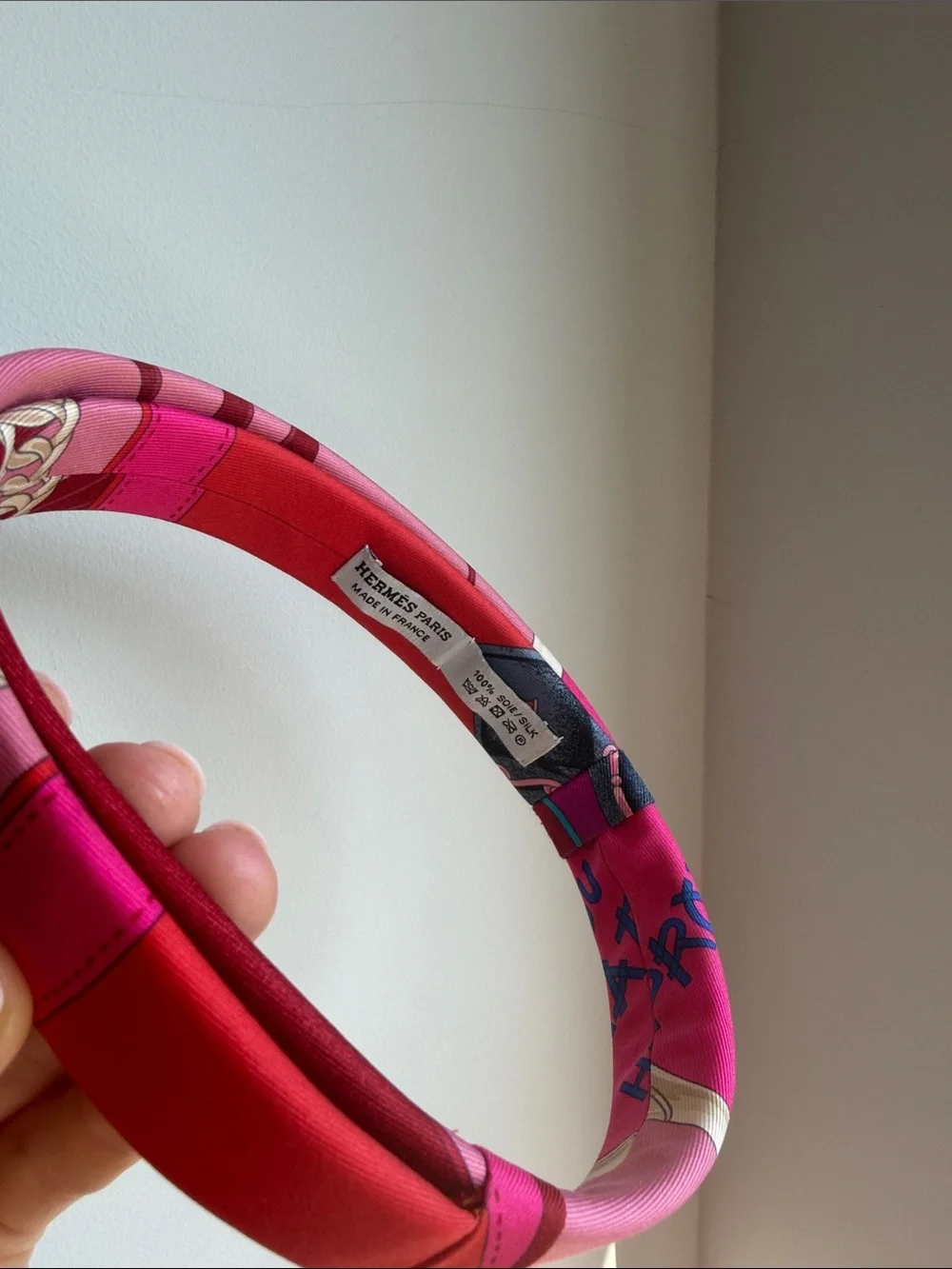 Hermes pre owed 100% silk hairband. One size